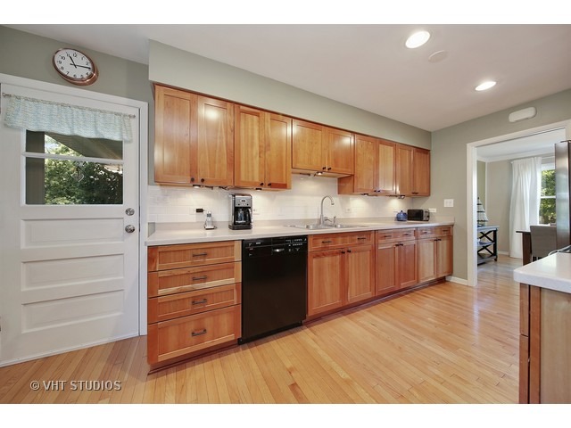 908 Crest St, Wheaton, IL 60189 photo 8
