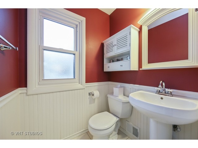 908 Crest St, Wheaton, IL 60189 photo 12
