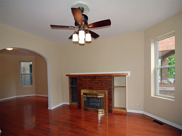 2627 N Harding Ave, Chicago, IL 60647 photo 2