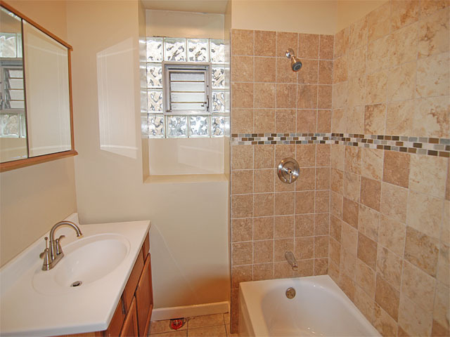2627 N Harding Ave, Chicago, IL 60647 photo 3