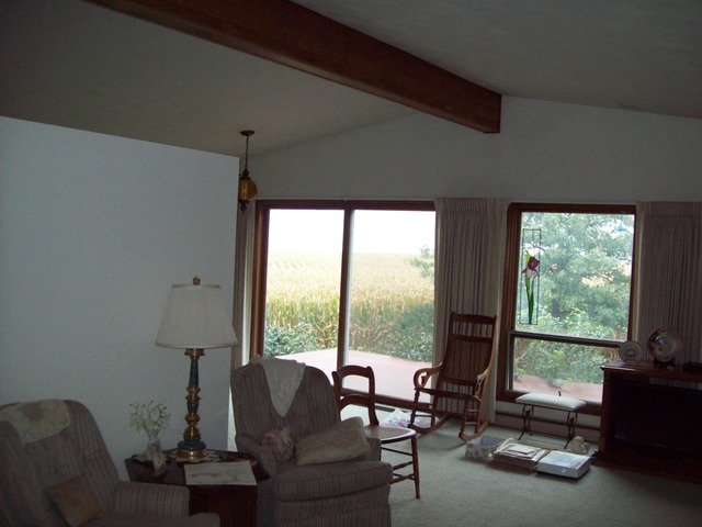 101 E Brewer Circle Dr, Walnut, IL 61376 photo 2