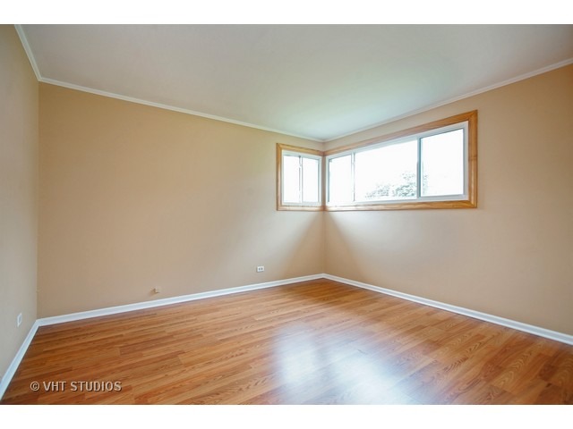 925 S 6th Ave, Des Plaines, IL 60016 photo 7