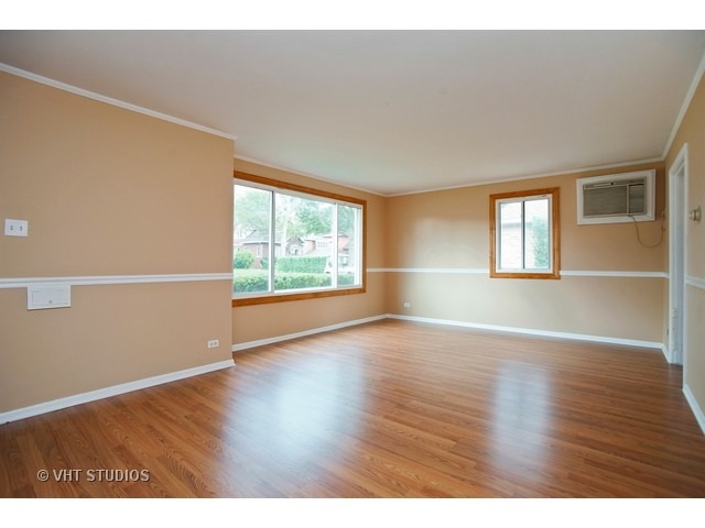 925 S 6th Ave, Des Plaines, IL 60016 photo 2