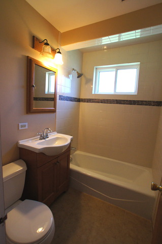 925 S 6th Ave, Des Plaines, IL 60016 photo 13