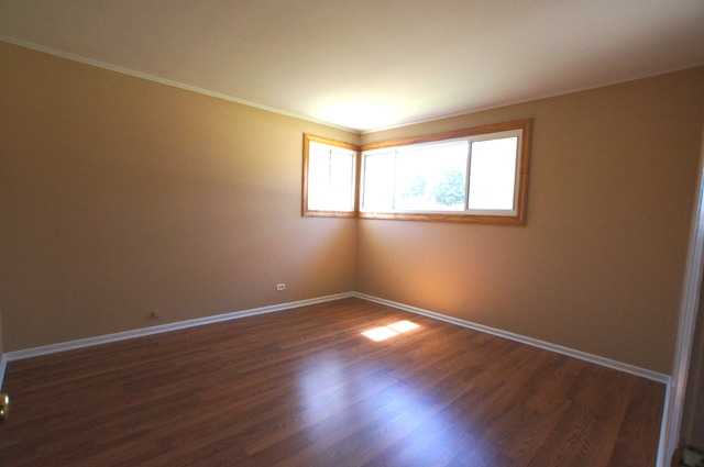 925 S 6th Ave, Des Plaines, IL 60016 photo 11