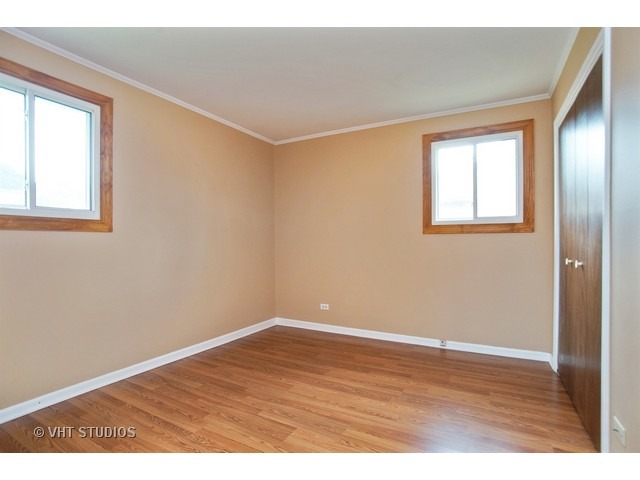 925 S 6th Ave, Des Plaines, IL 60016 photo 6