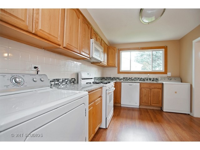 925 S 6th Ave, Des Plaines, IL 60016 photo 3