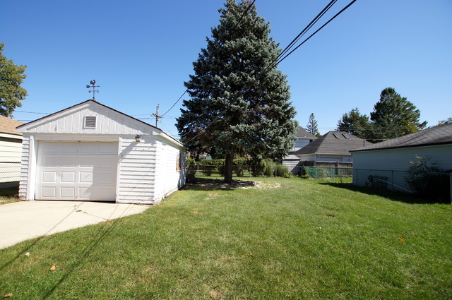 925 S 6th Ave, Des Plaines, IL 60016 photo 17