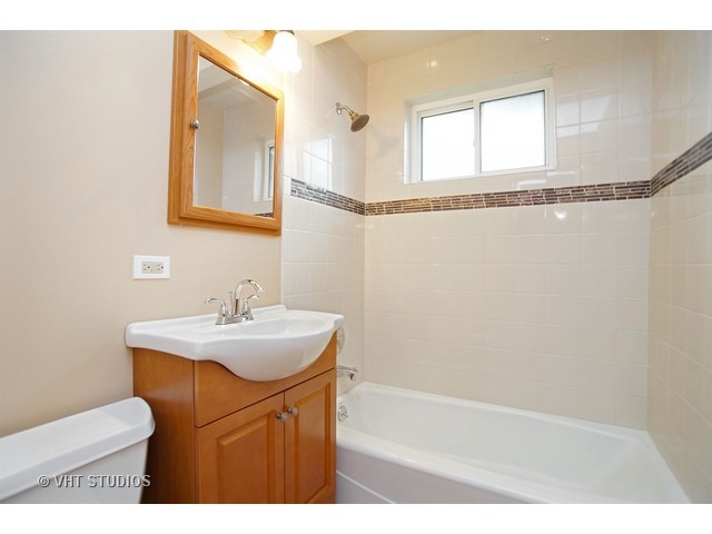 925 S 6th Ave, Des Plaines, IL 60016 photo 8