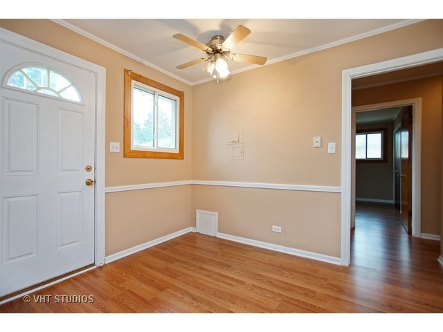 925 S 6th Ave, Des Plaines, IL 60016 photo 5