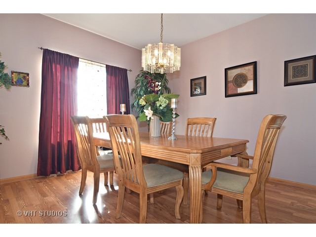 249 Norwich Dr, Bartlett, IL 60103 photo 5