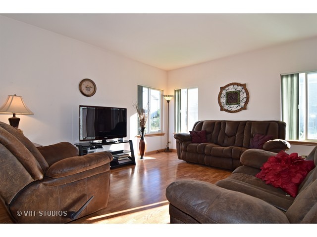 249 Norwich Dr, Bartlett, IL 60103 photo 6