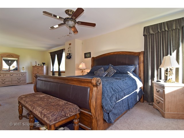 249 Norwich Dr, Bartlett, IL 60103 photo 8