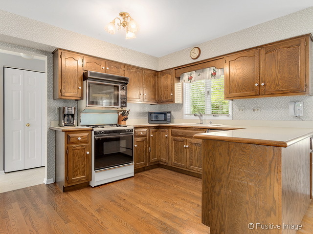 6400 Tremont St, Willowbrook, IL 60527 photo 8