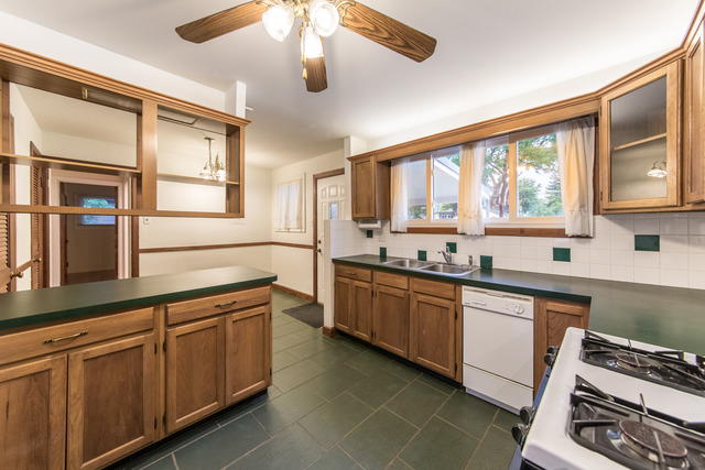 903 E Villa Dr, Des Plaines, IL 60016 photo 6