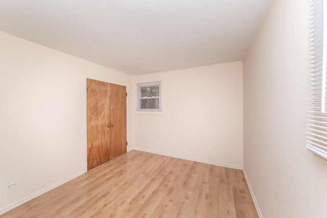 903 E Villa Dr, Des Plaines, IL 60016 photo 13