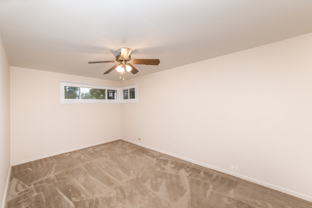 903 E Villa Dr, Des Plaines, IL 60016 photo 9