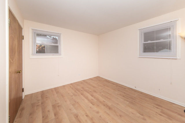 903 E Villa Dr, Des Plaines, IL 60016 photo 12