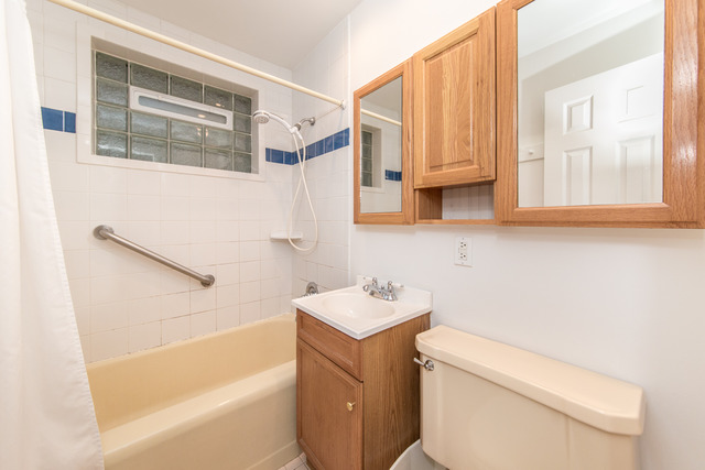 903 E Villa Dr, Des Plaines, IL 60016 photo 11