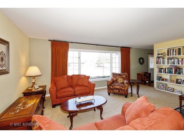 16 W683 90th St, Willowbrook, IL 60527 photo 4