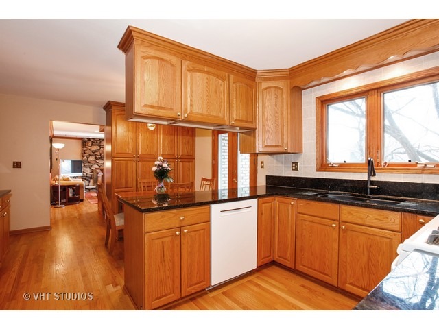 16 W683 90th St, Willowbrook, IL 60527 photo 5