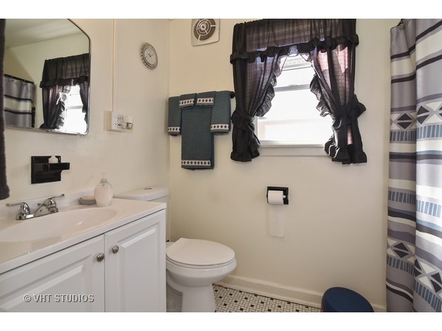 326 Callan Ave, Evanston, IL 60202 photo 8