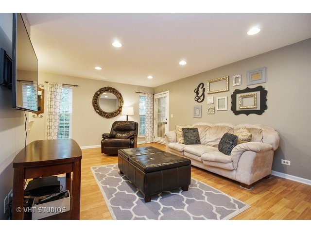 1406 Ashton Ct #D1, Wheeling, IL 60090 photo 2