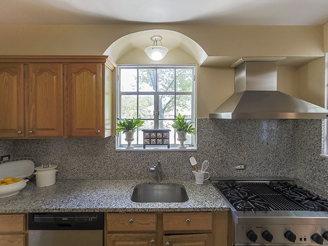 429 Loudon Rd, Riverside, IL 60546 photo 9