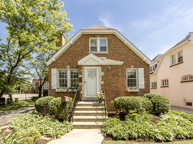 429 Loudon Rd, Riverside, IL 60546 photo 2