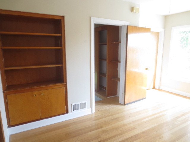 1970 Pine St, Des Plaines, IL 60018 photo 8