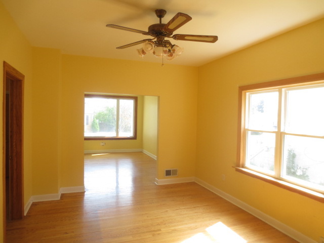 1970 Pine St, Des Plaines, IL 60018 photo 4