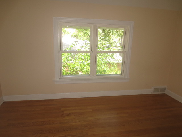 1970 Pine St, Des Plaines, IL 60018 photo 11
