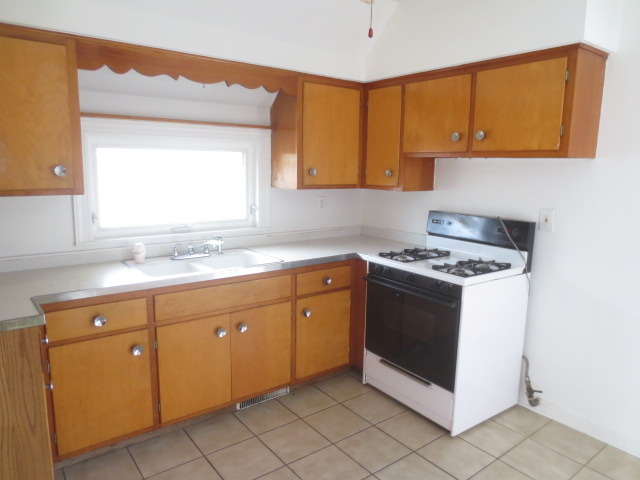 1970 Pine St, Des Plaines, IL 60018 photo 6