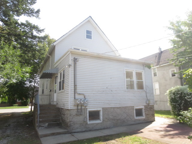 1970 Pine St, Des Plaines, IL 60018 photo 2