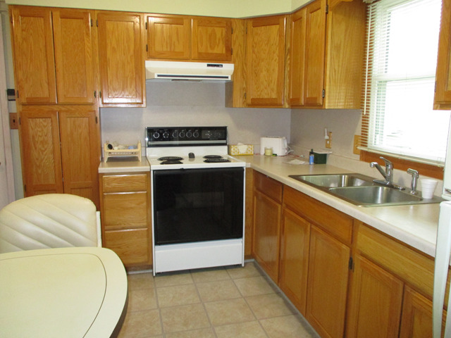 1810 Schuyler St, Peru, IL 61354 photo 2
