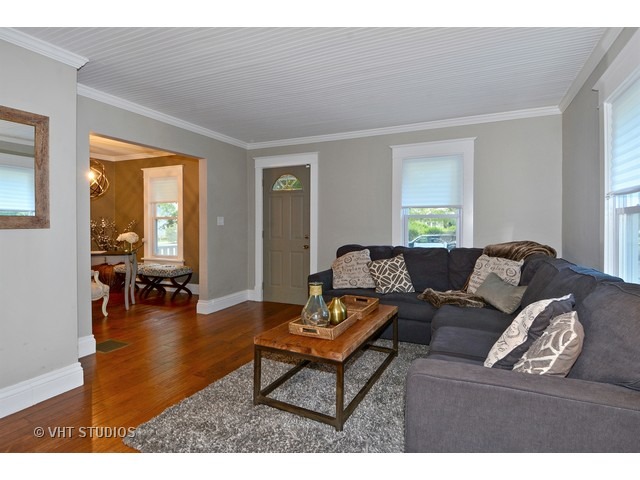 104 E Jackson St, Oswego, IL 60543 photo 2