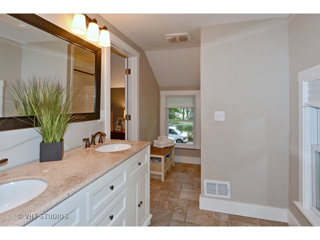 104 E Jackson St, Oswego, IL 60543 photo 11