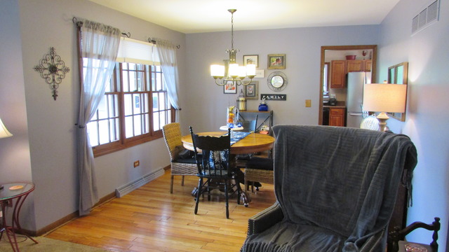 38 W690 Bittersweet Ln, Elgin, IL 60124 photo 5