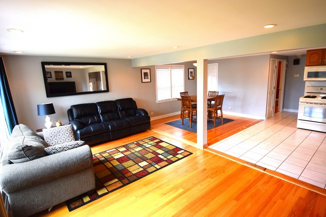 5206 S Newland Ave, Chicago, IL 60638 photo 4