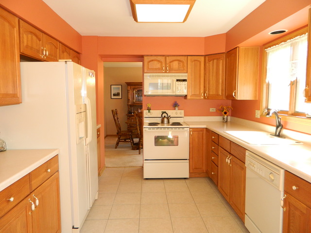 1565 Camelot Ln, Hoffman Estates, IL 60010 photo 7