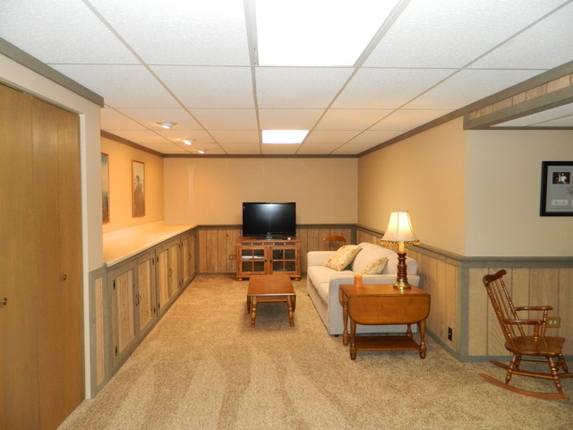 1565 Camelot Ln, Hoffman Estates, IL 60010 photo 18