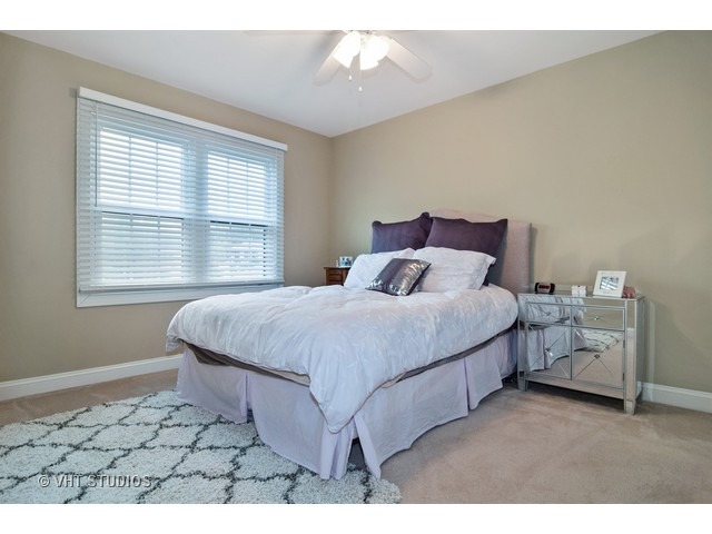 909 Wheaton Oaks Dr, Wheaton, IL 60187 photo 14