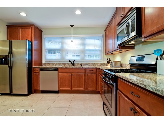 909 Wheaton Oaks Dr, Wheaton, IL 60187 photo 6