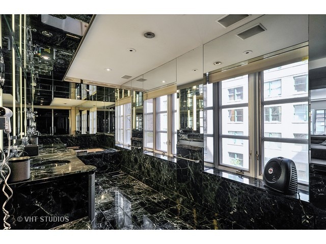 210 E Walton St #E, Chicago, IL 60611 photo 20
