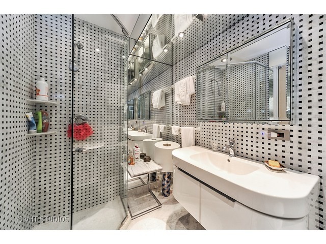210 E Walton St #E, Chicago, IL 60611 photo 22