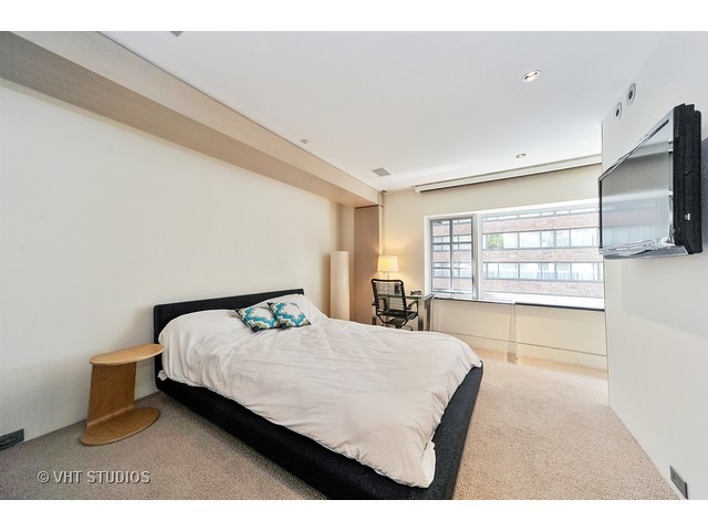 210 E Walton St #E, Chicago, IL 60611 photo 21
