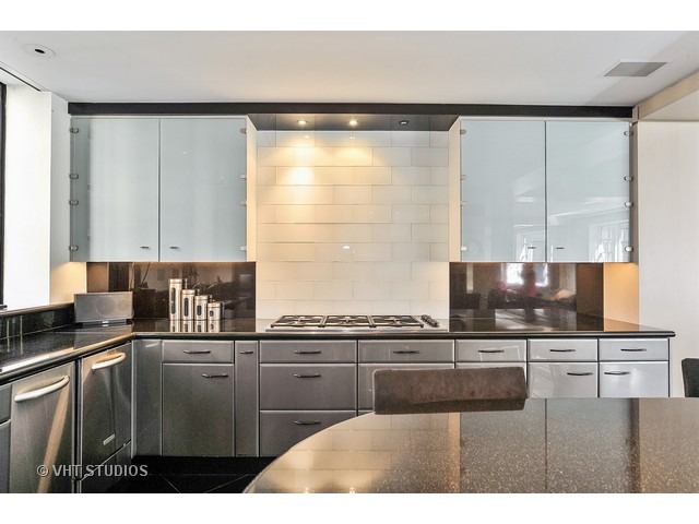 210 E Walton St #E, Chicago, IL 60611 photo 12