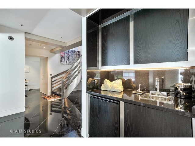210 E Walton St #E, Chicago, IL 60611 photo 9