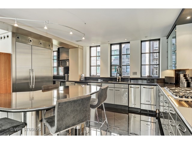 210 E Walton St #E, Chicago, IL 60611 photo 13