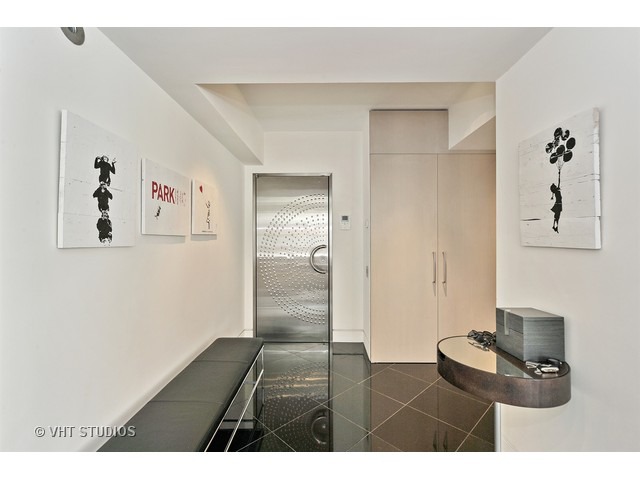 210 E Walton St #E, Chicago, IL 60611 photo 2